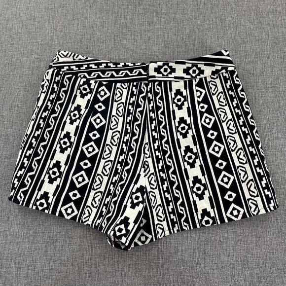 Forever 21 Shorts Aztec Geometric print Junior Medium Ivory & Black High Waisted - Picture 6 of 12